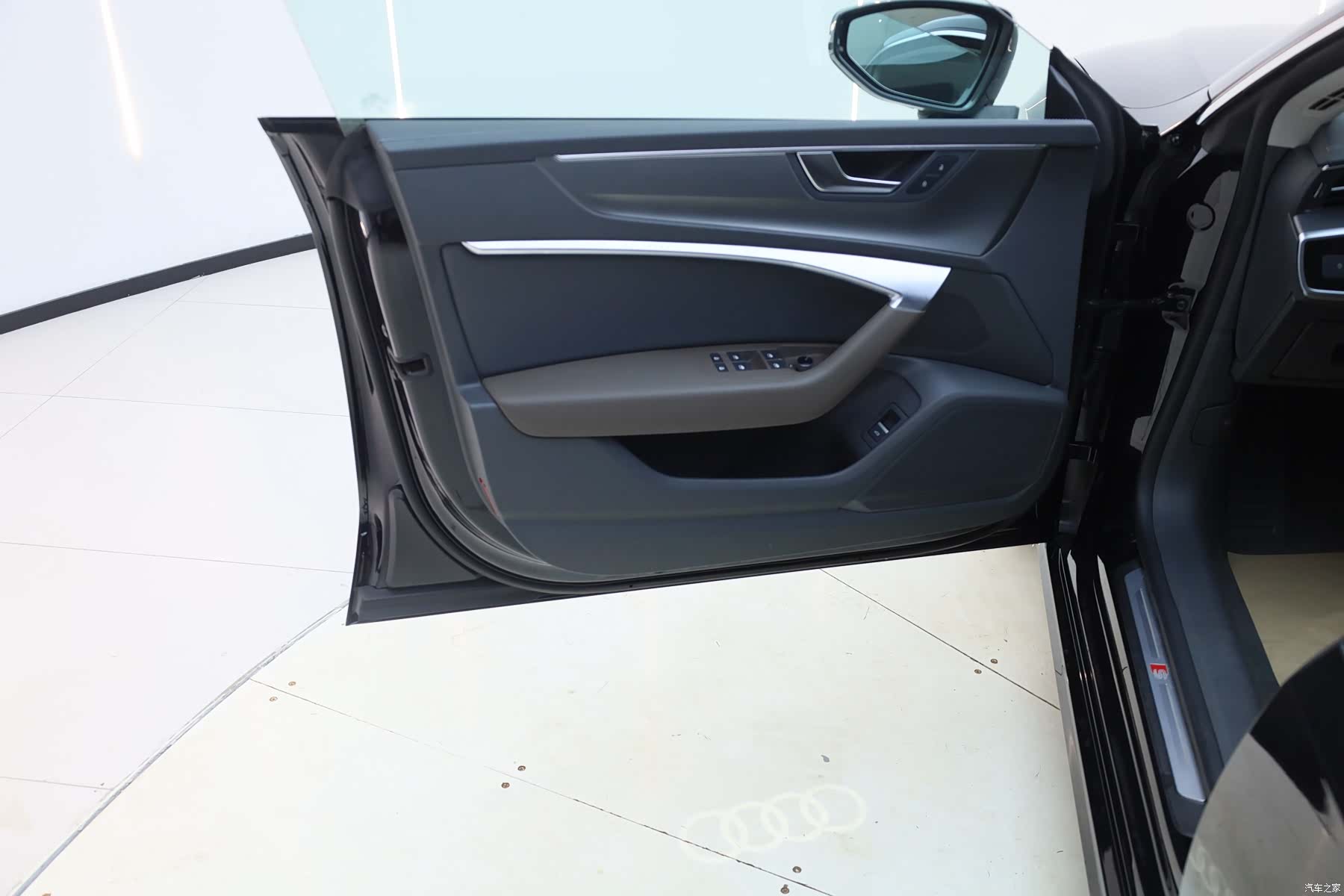 Audi A7L, 2024 14