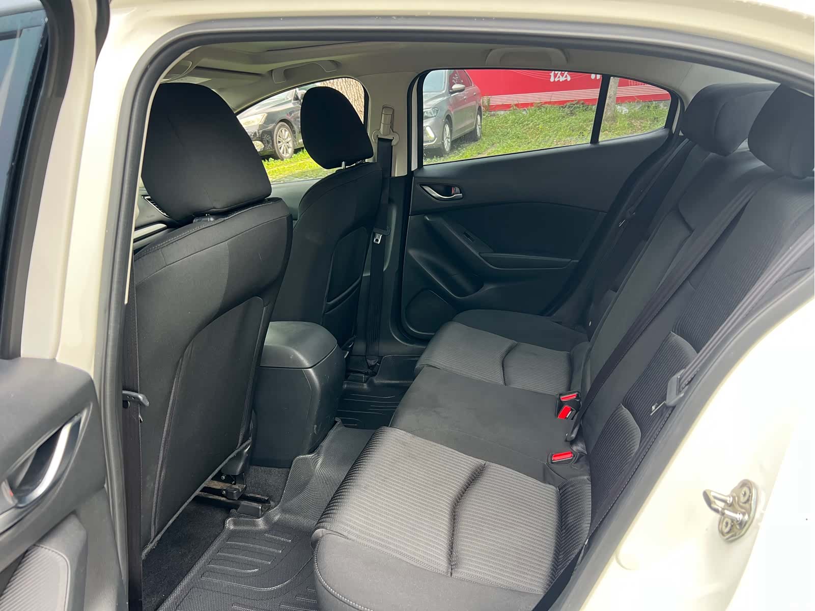 Mazda Mazda3, 2015 6