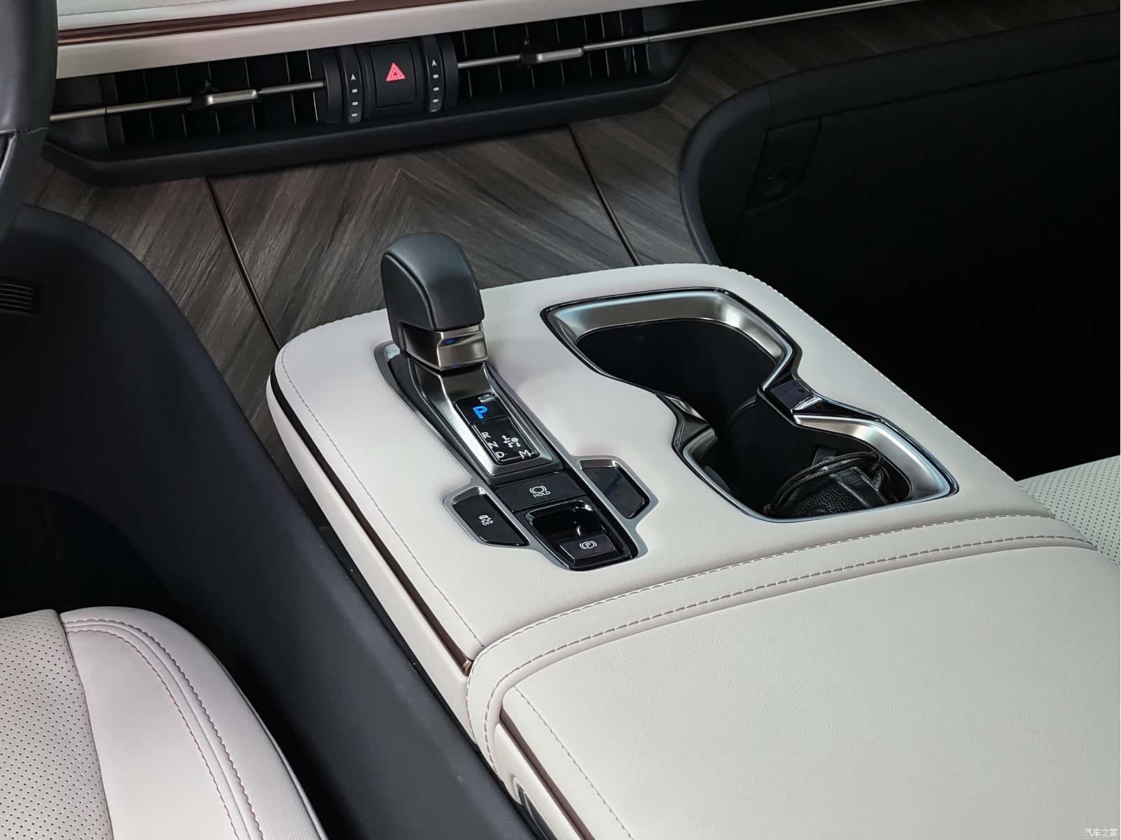 Lexus LM, 2024 20
