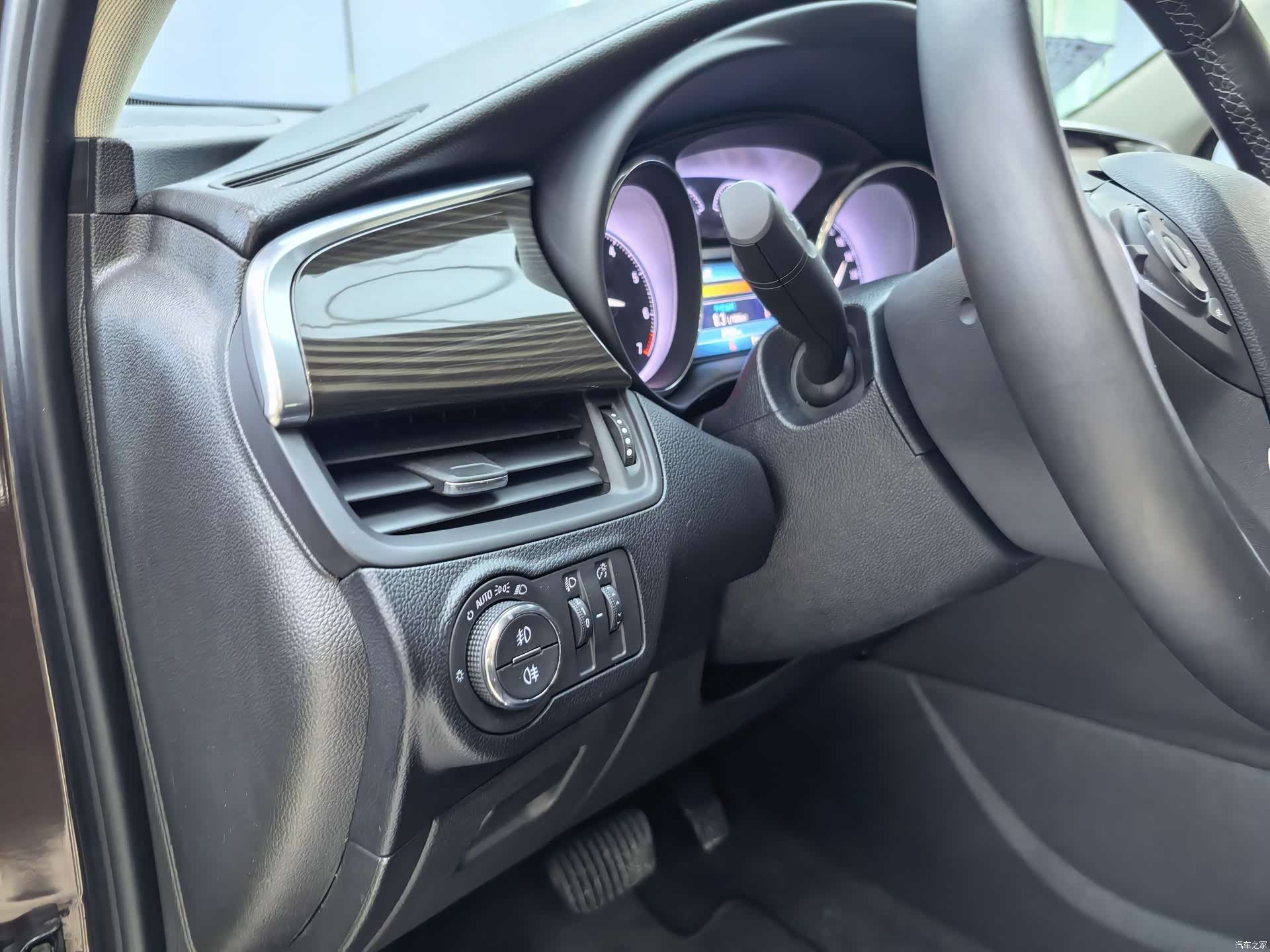 Buick Envision Plus, 2018 все фото