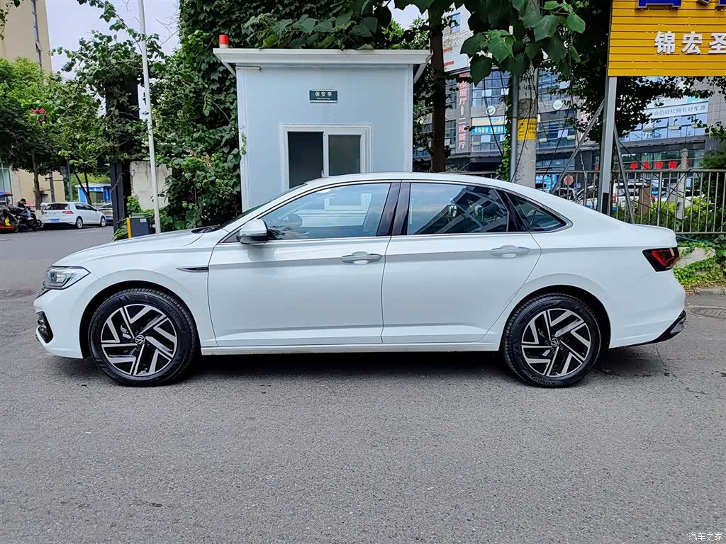 Volkswagen Sagitar, 2024 3