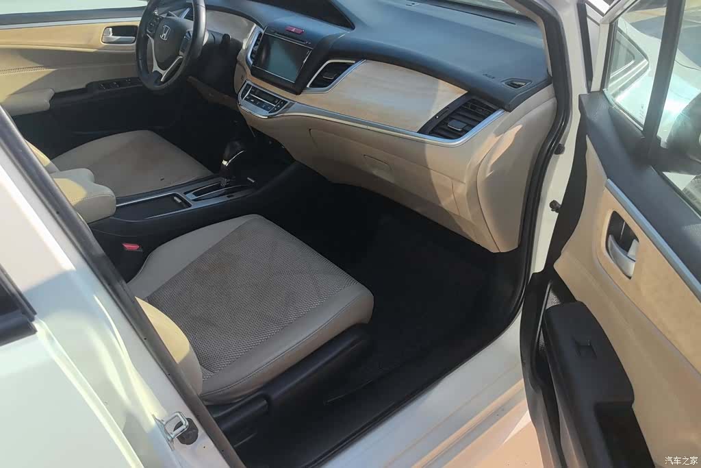 Honda Jade, 2014 8