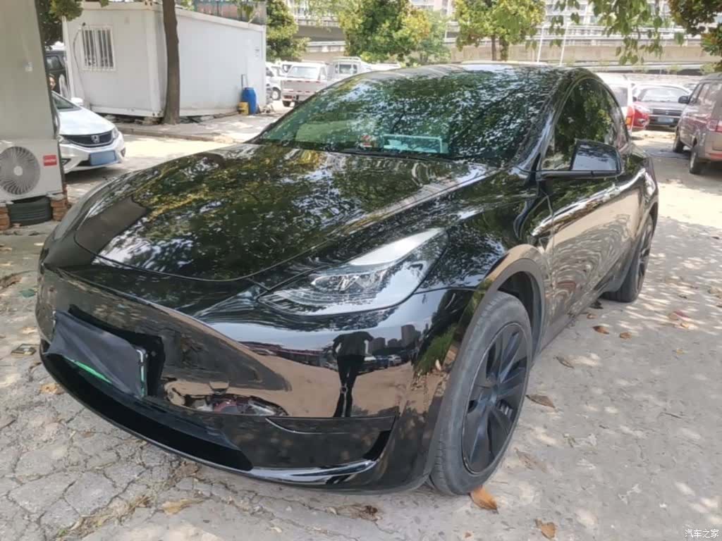 Tesla Model Y, 2023 1