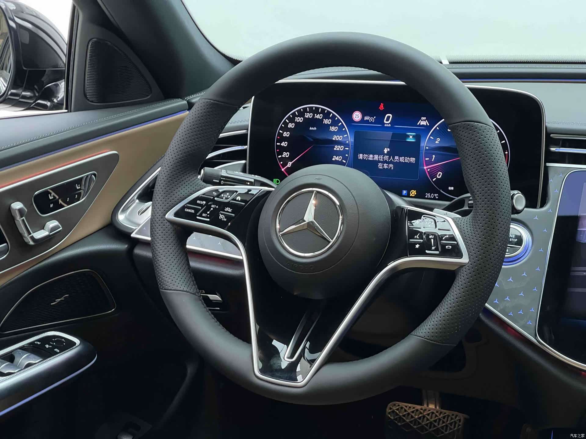 Mercedes-Benz E-Class, 2024 8