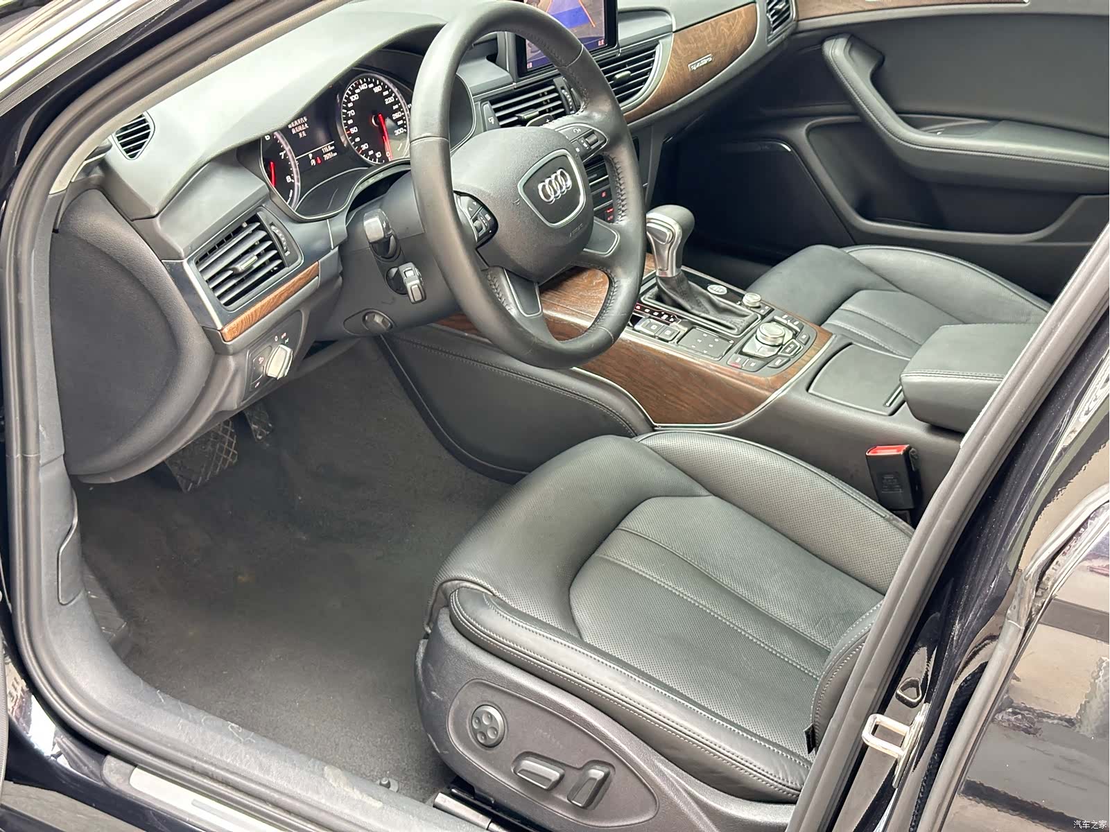Audi A6L, 2015 10