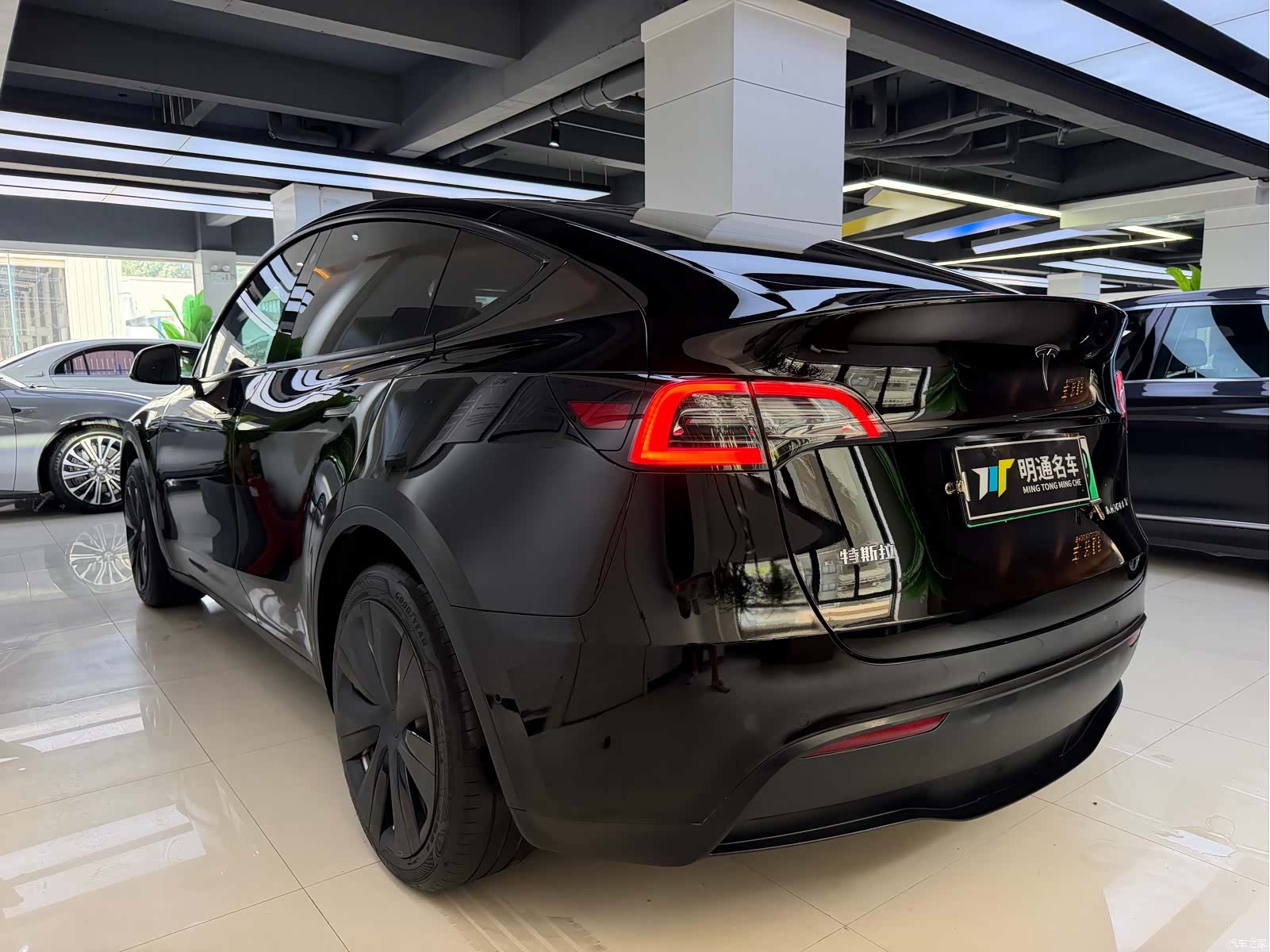 Tesla Model Y, 2023 все фото