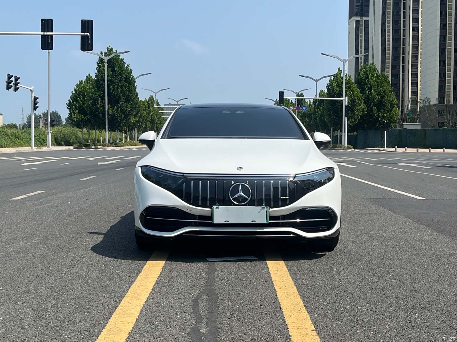 Mercedes-Benz EQS, 2022 2