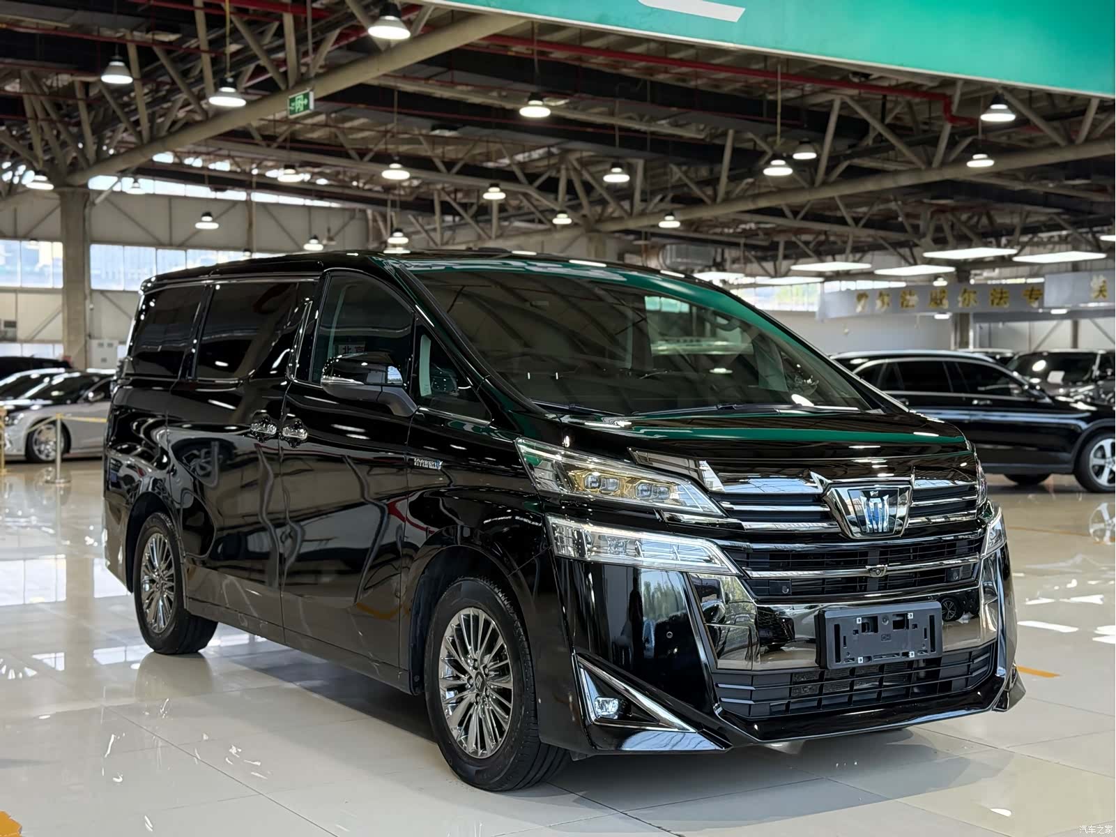 Toyota Vellfire, 2023 3