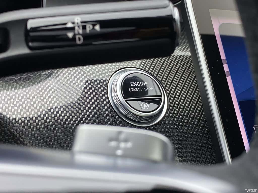 Mercedes-Benz C-Class, 2024 22