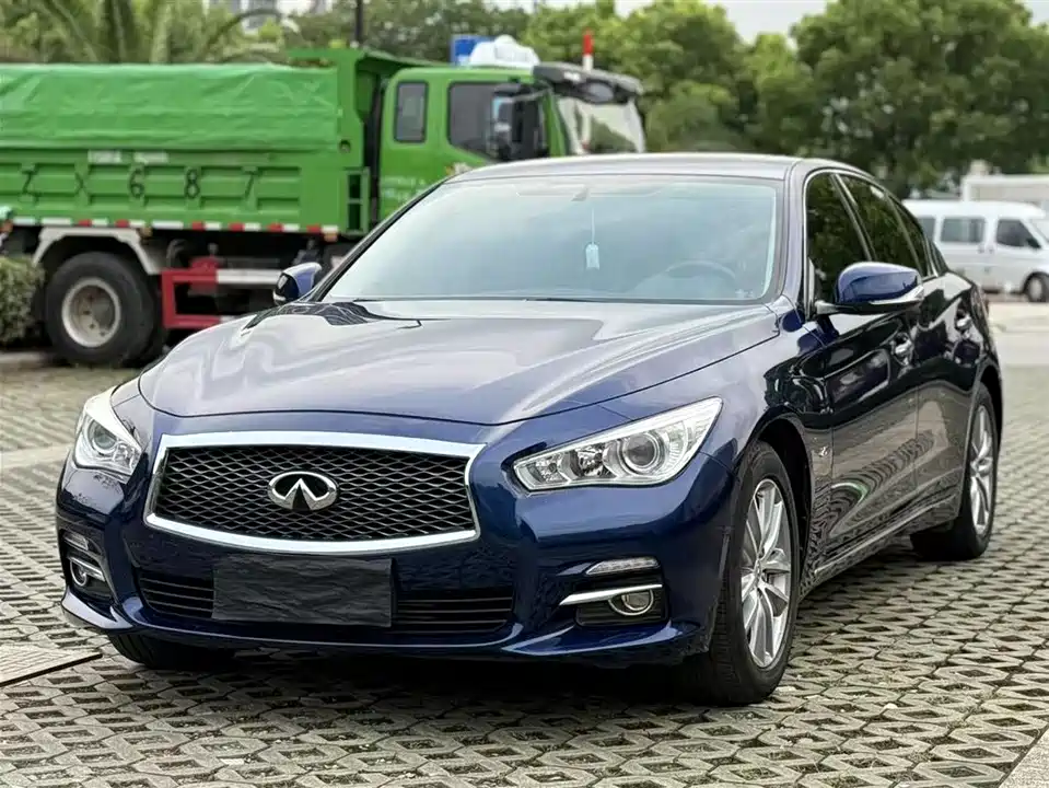 Infiniti Q50L