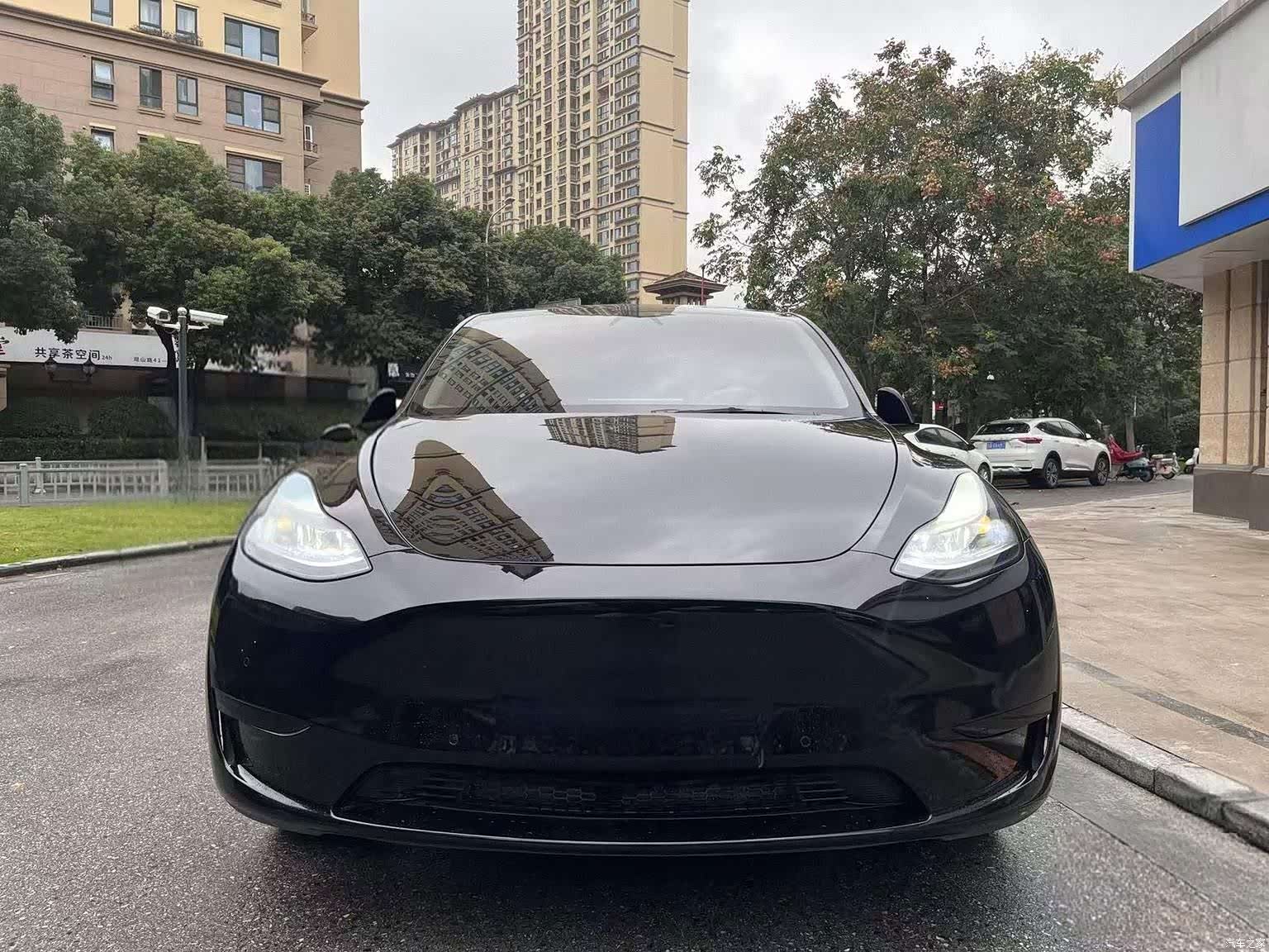 Tesla Model Y, 2023 2