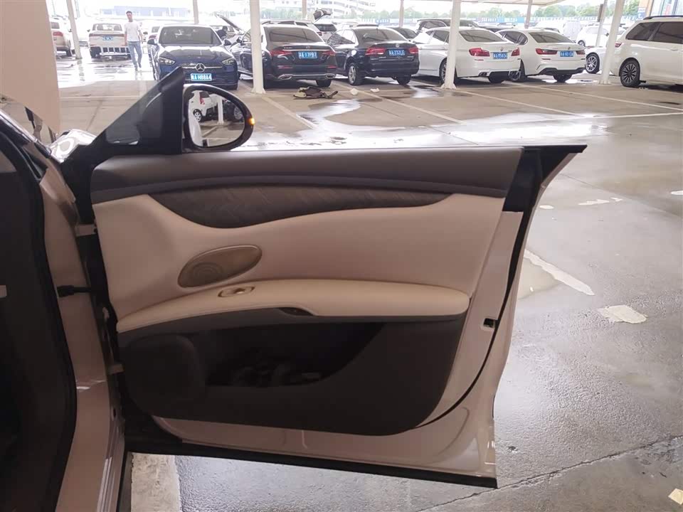 IM Motors Zhiji LS6 IM Motors Zhiji LS6