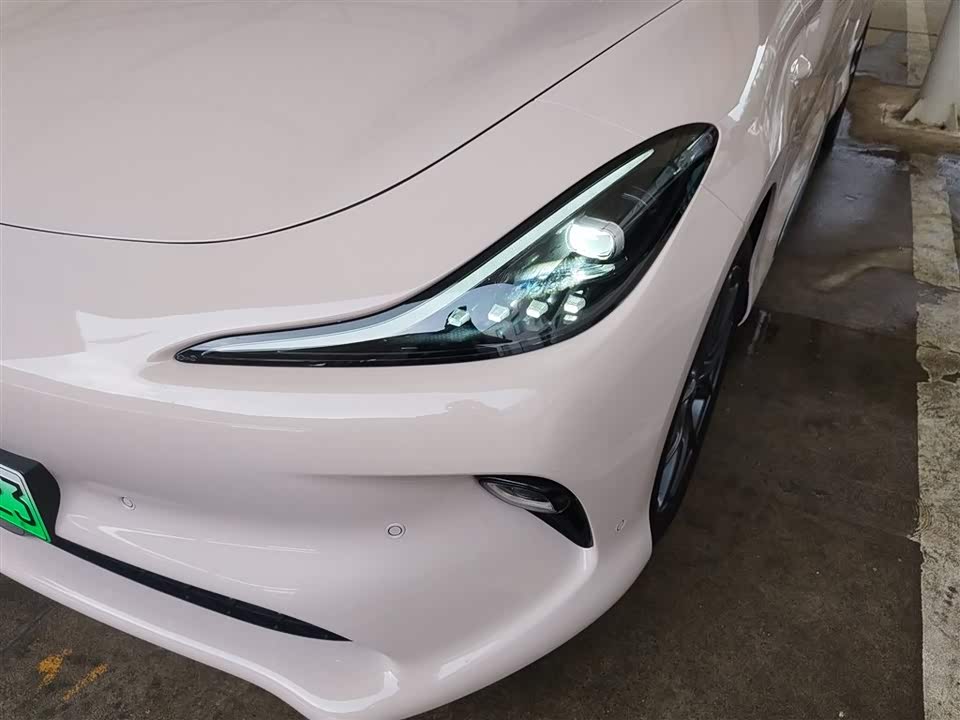 IM Motors Zhiji LS6 IM Motors Zhiji LS6