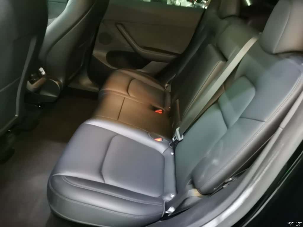 Tesla Model Y, 2023 17