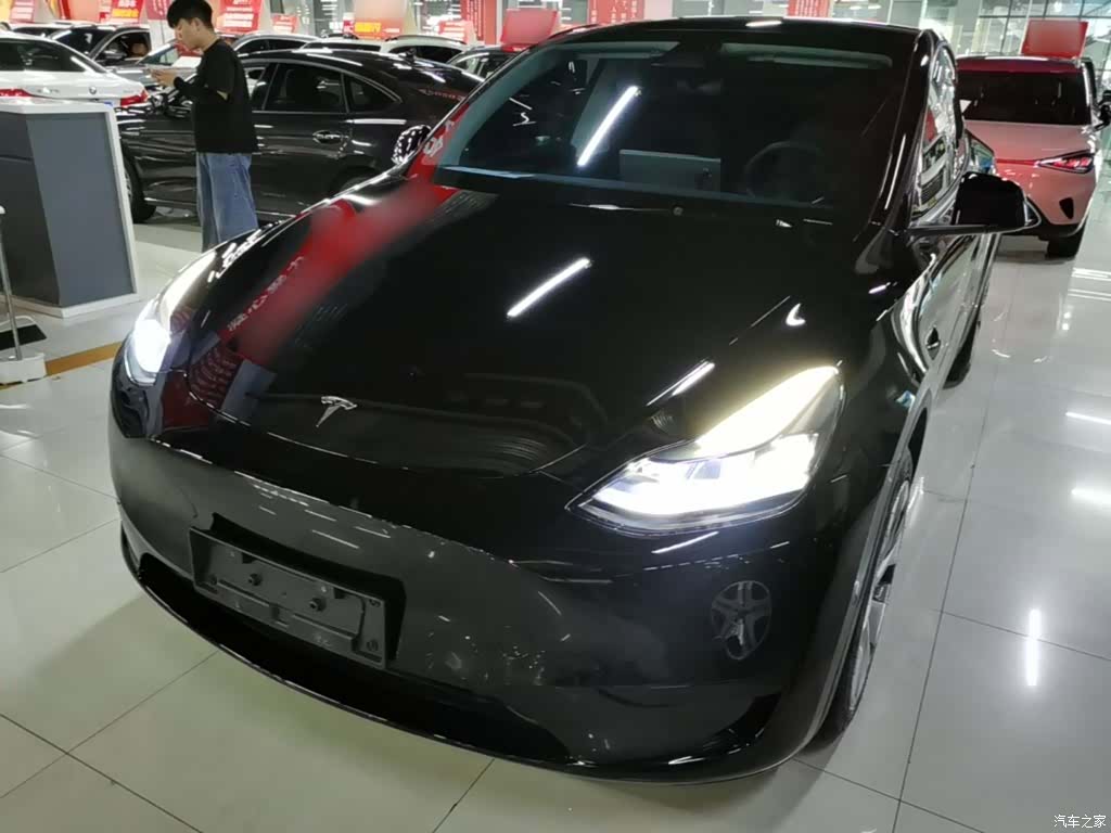 Tesla Model Y, 2023 1
