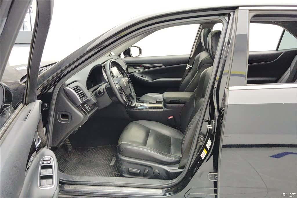 Toyota Crown, 2016 9