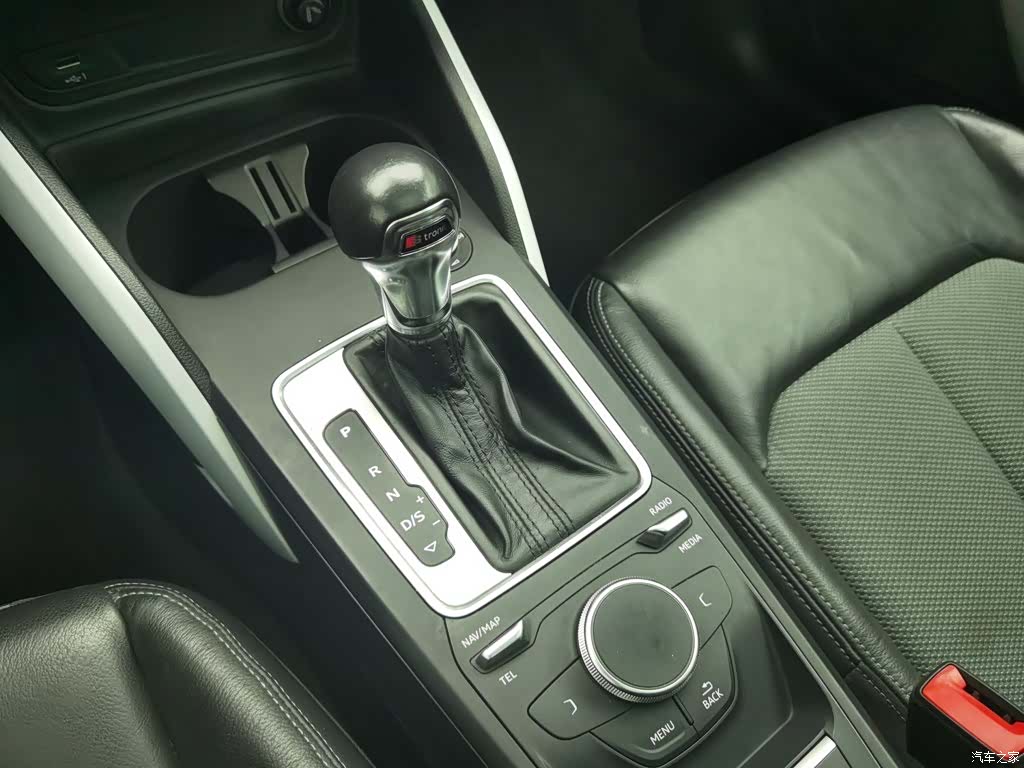 Audi Q2L, 2019 13