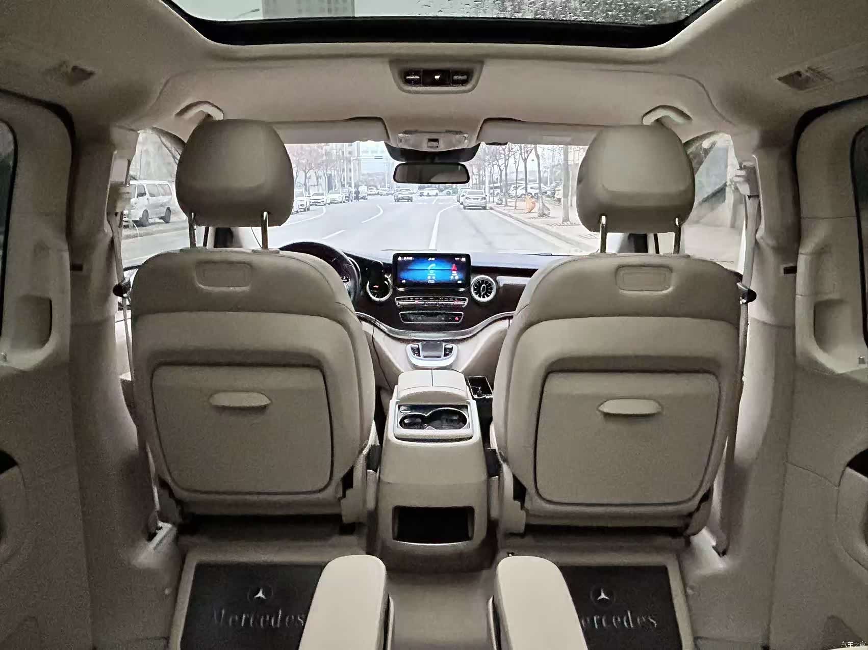 Mercedes-Benz V-Class, 2023 14
