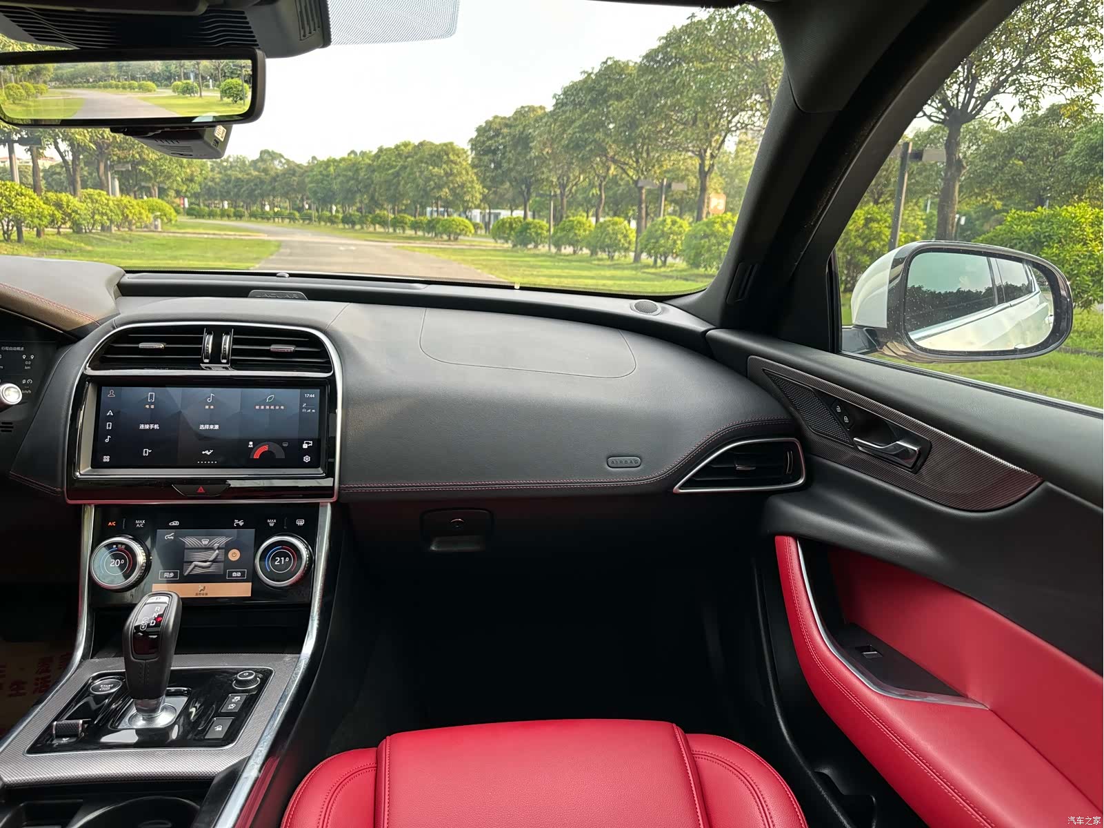 Land Rover XEL, 2022 15