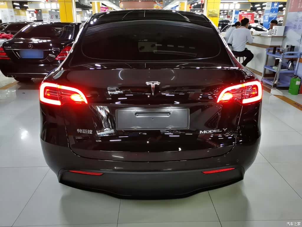 Tesla Model Y, 2023 6