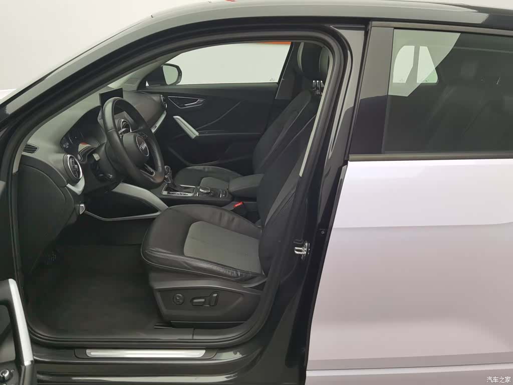 Audi Q2L, 2019 10