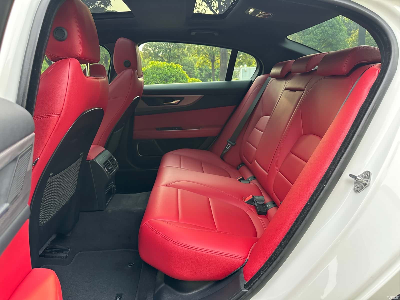 Land Rover XEL, 2022 9