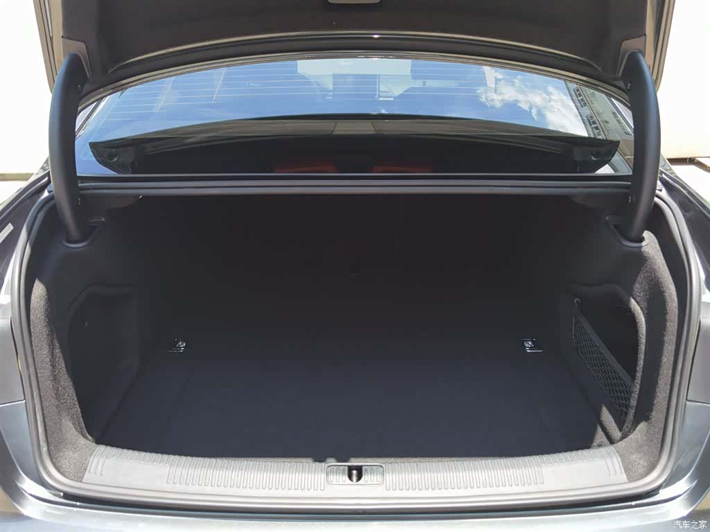 Audi A4L, 2020 7