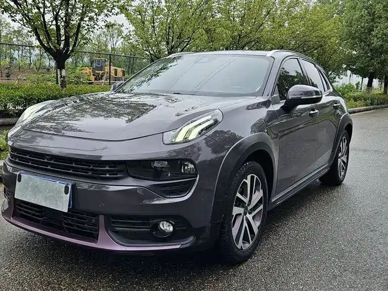 Lynk & Co 02