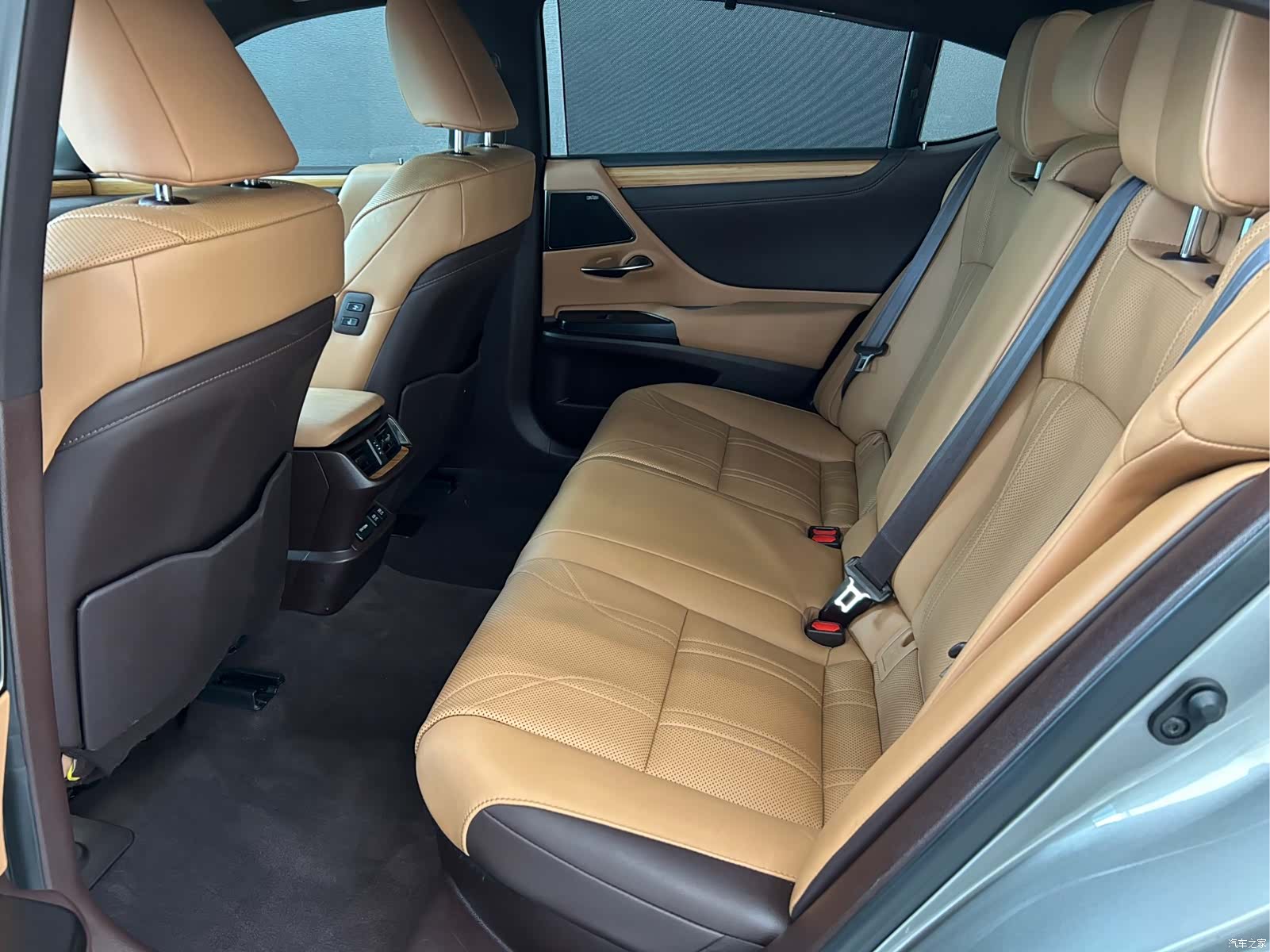 Lexus ES, 2021 9