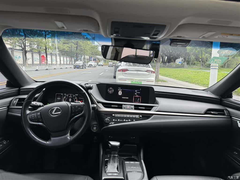 Lexus ES, 2019 13