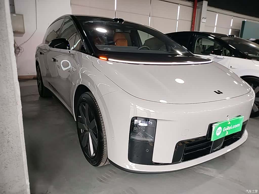 Li Auto i8, 2025 4