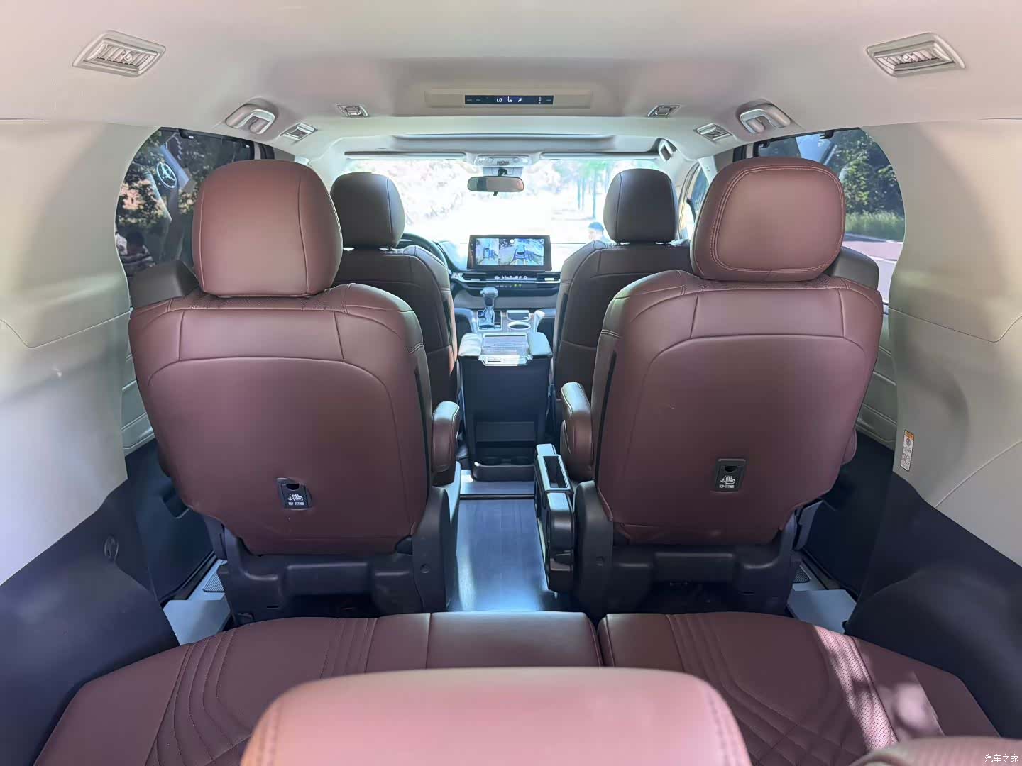 Toyota Sienna, 2023 все фото