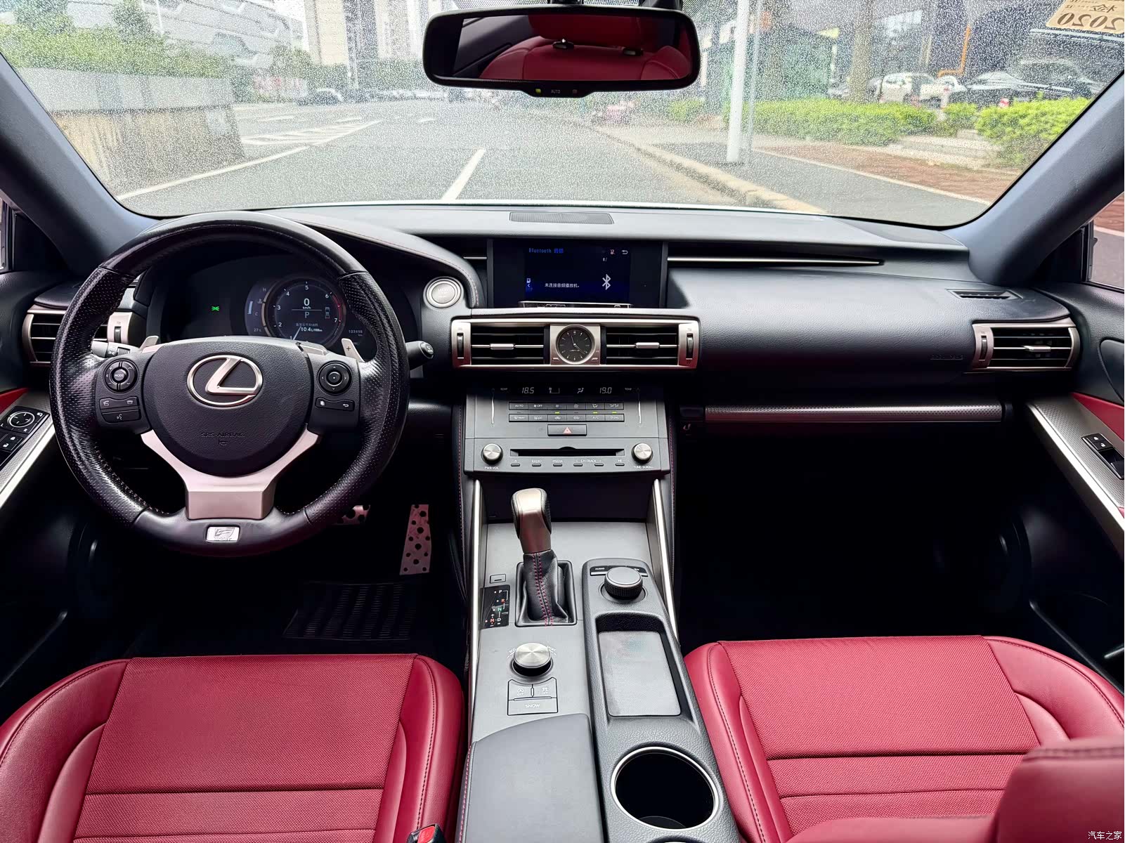 Lexus IS, 2016 21