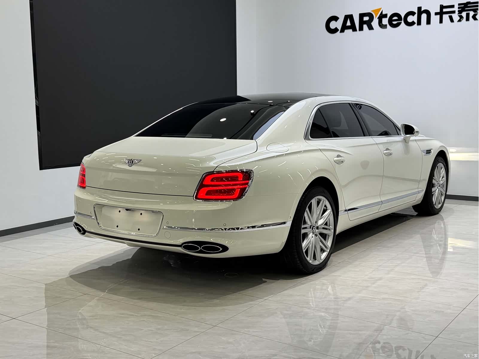 Bentley Flying Spur, 2024 4