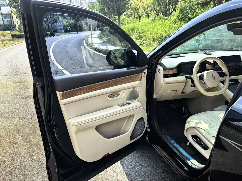 AITO Ask the world M7