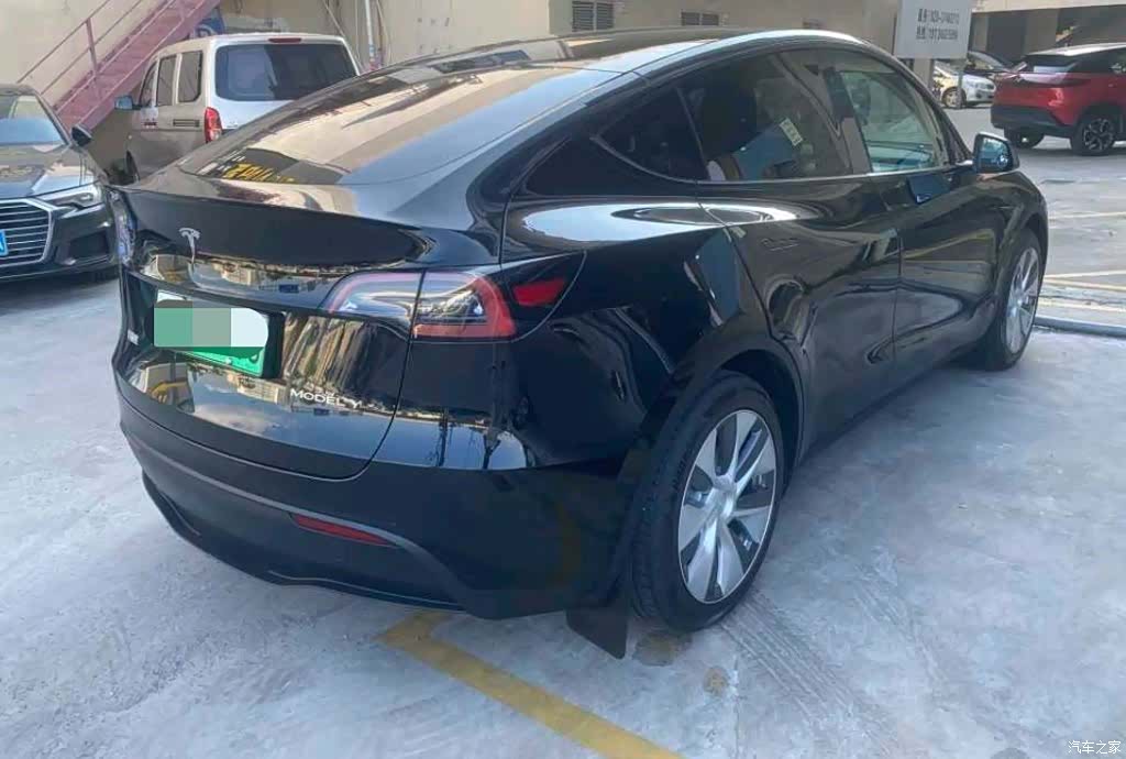 Tesla Model Y, 2023 все фото
