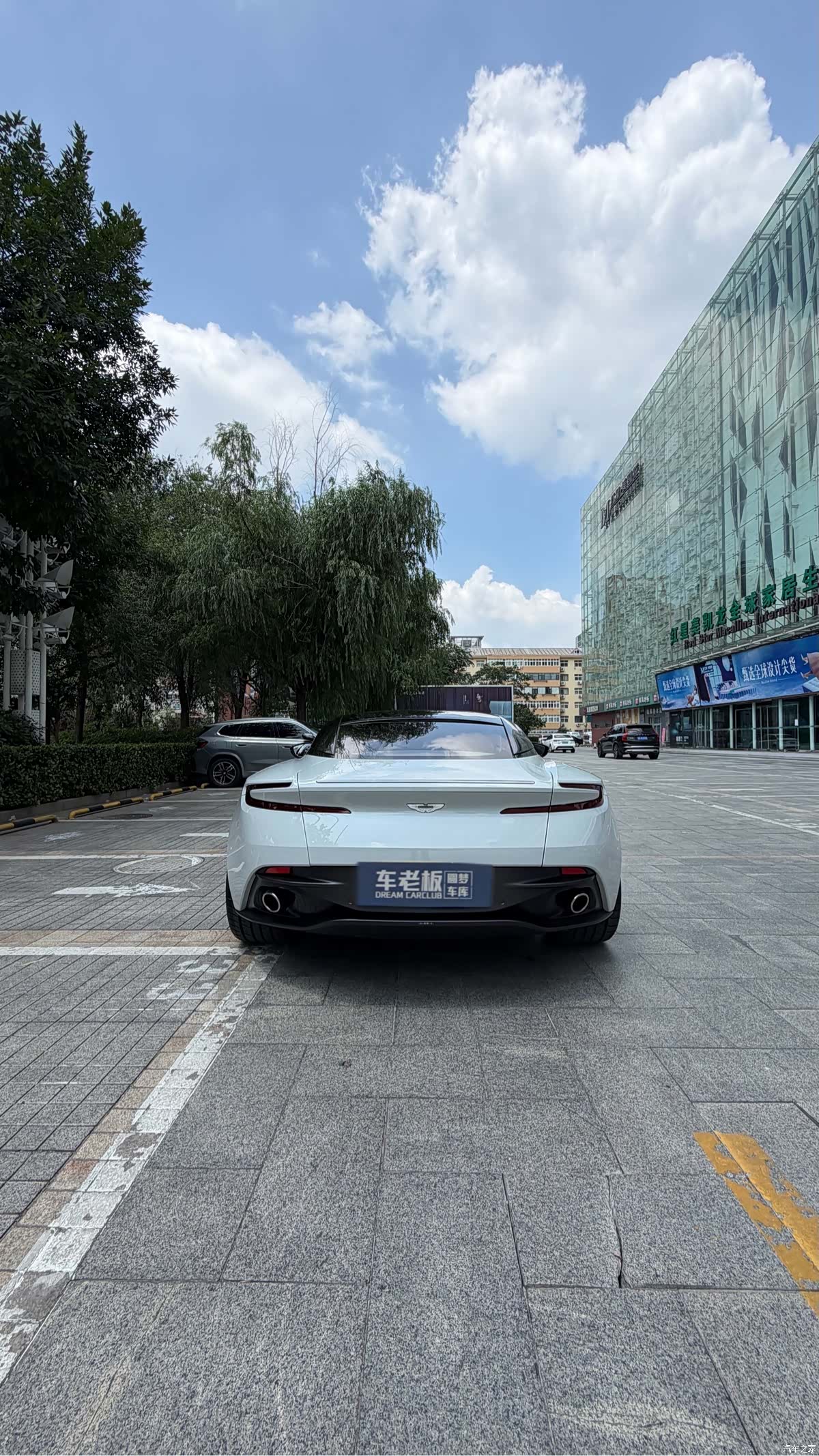 Aston Martin DB11, 2019 6