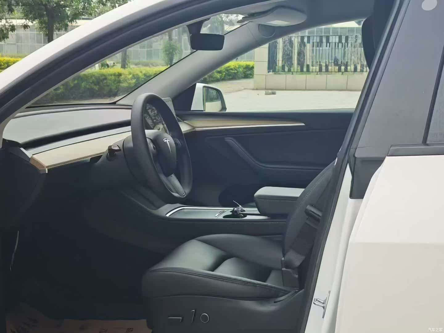 Tesla Model Y, 2022 все фото