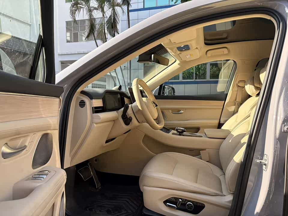 AITO Ask the world M5