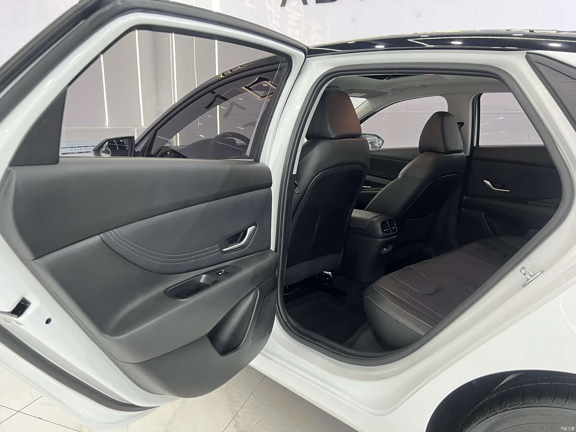 Hyundai Elantra, 2023 11
