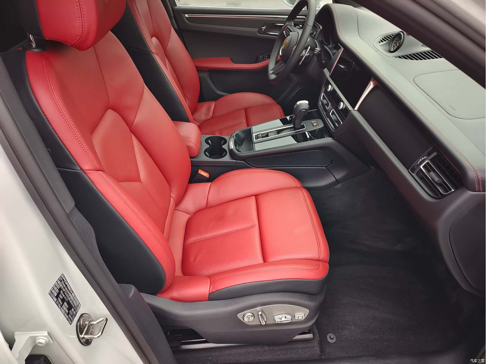 Porsche Macan, 2024 11