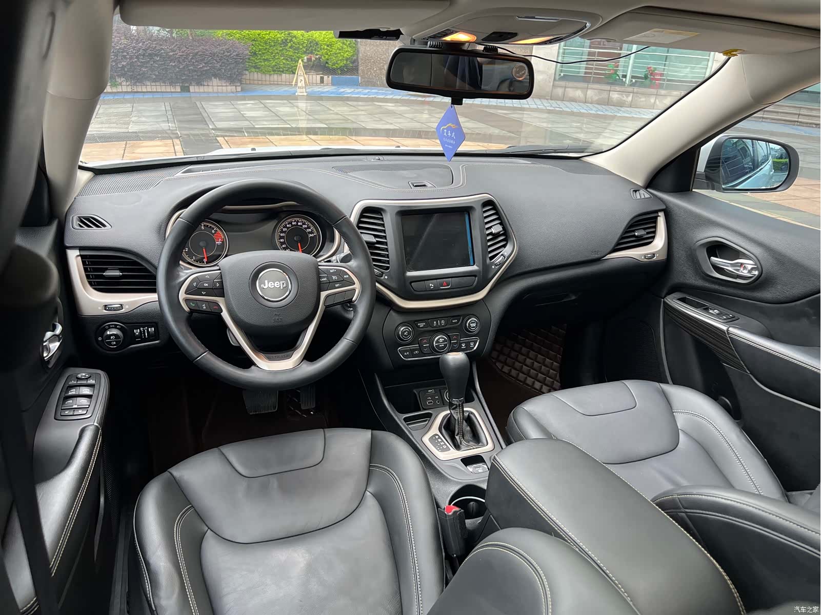Jeep Cherokee, 2019 11