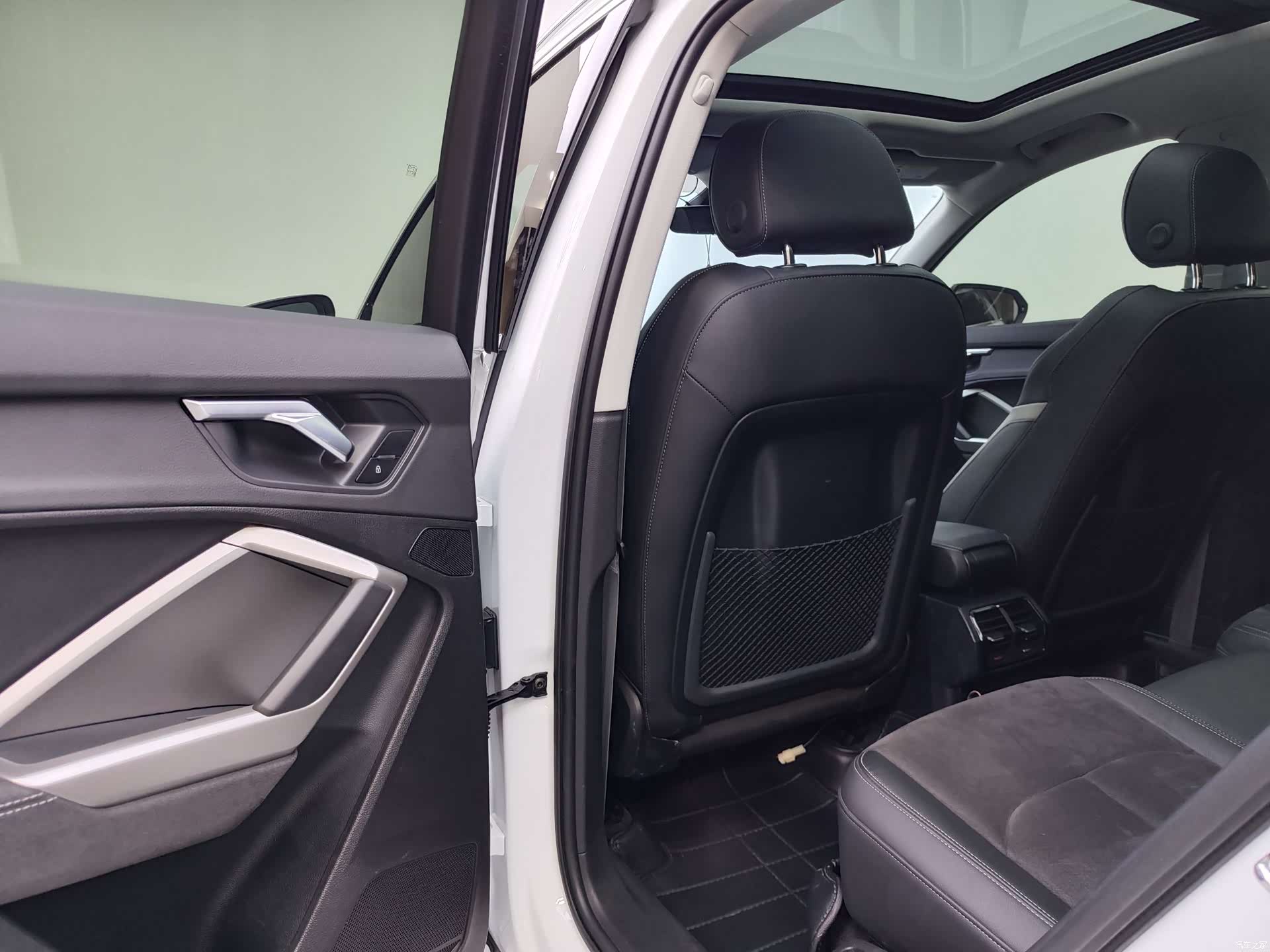 Audi Q3, 2022 11
