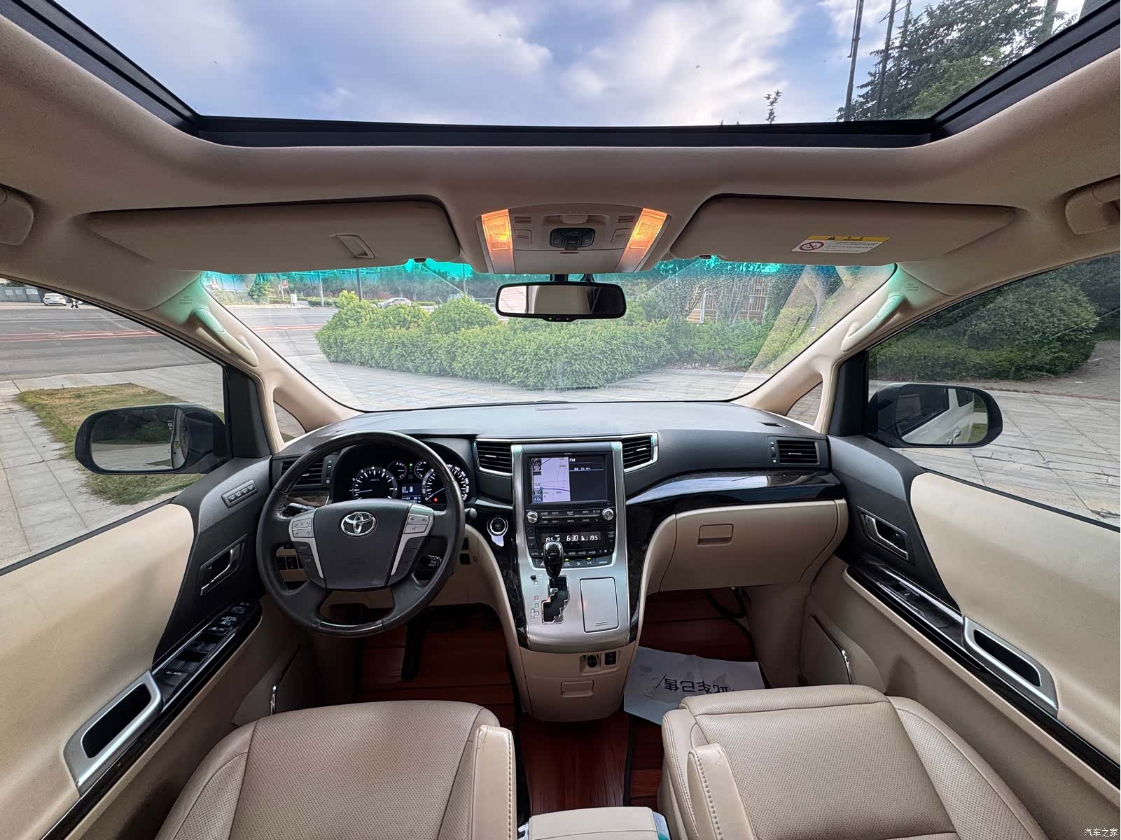 Toyota Alphard, 2014 10