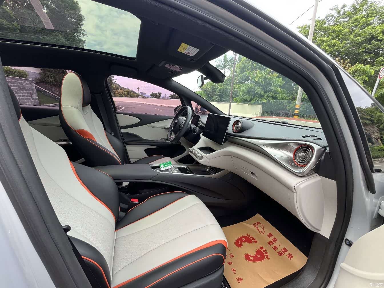 BYD Dolphin, 2022 все фото
