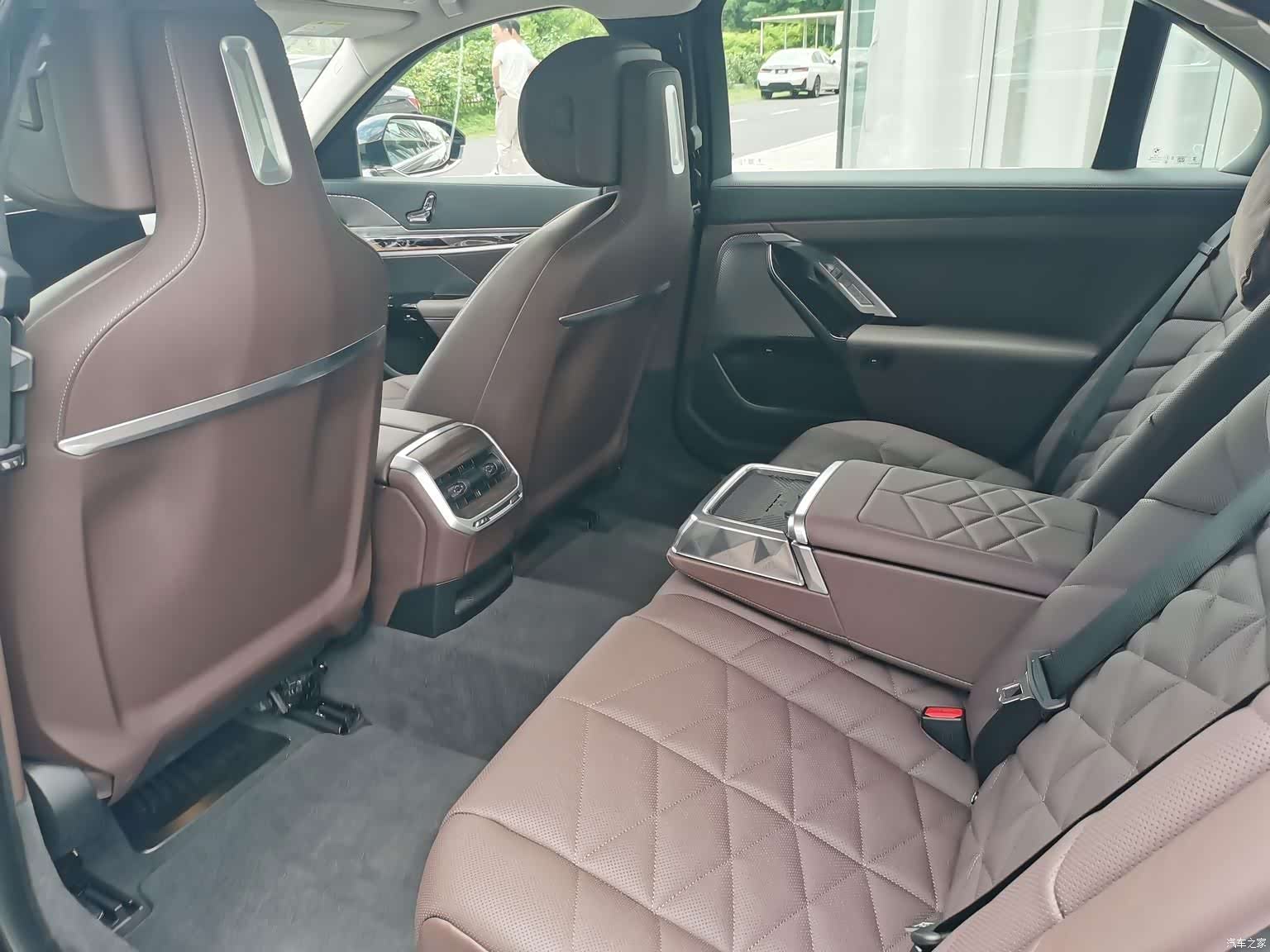 BMW i7, 2025 11
