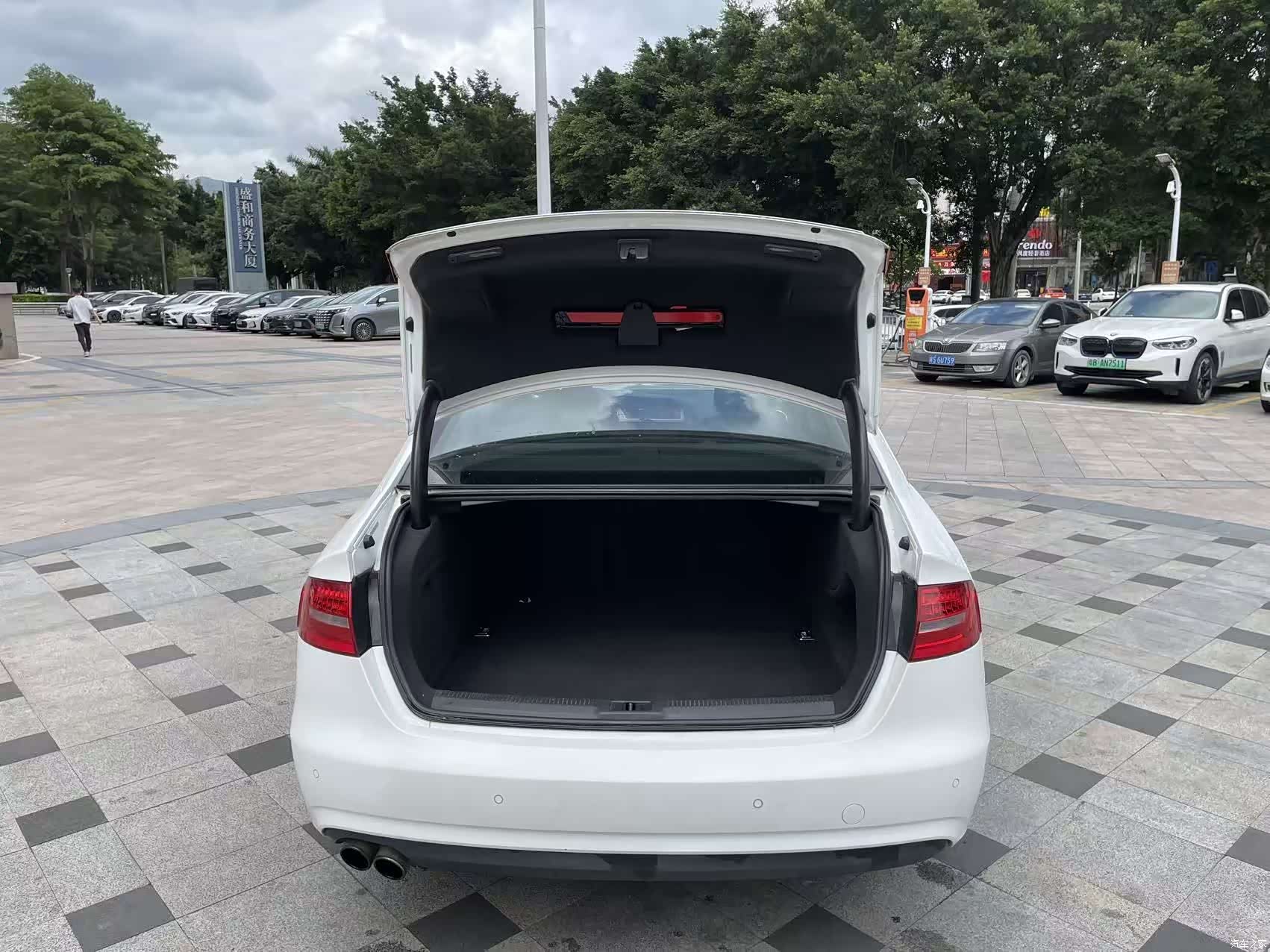 Audi A4L, 2016 12