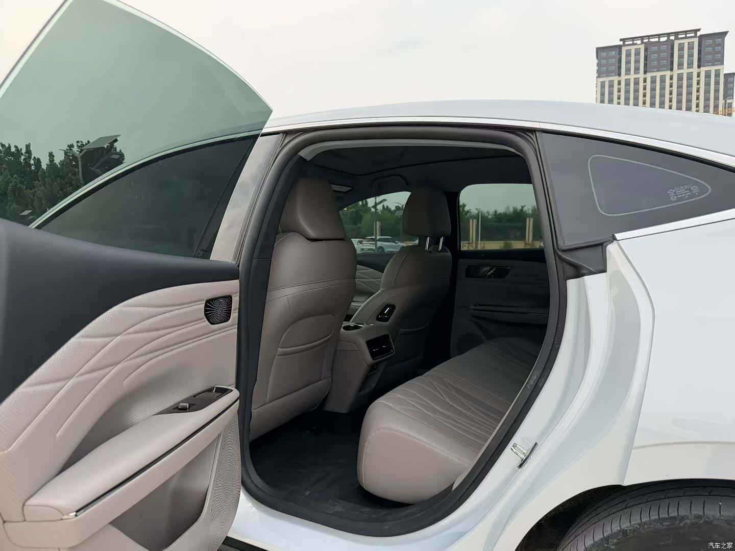 Geely 8, 2025 9