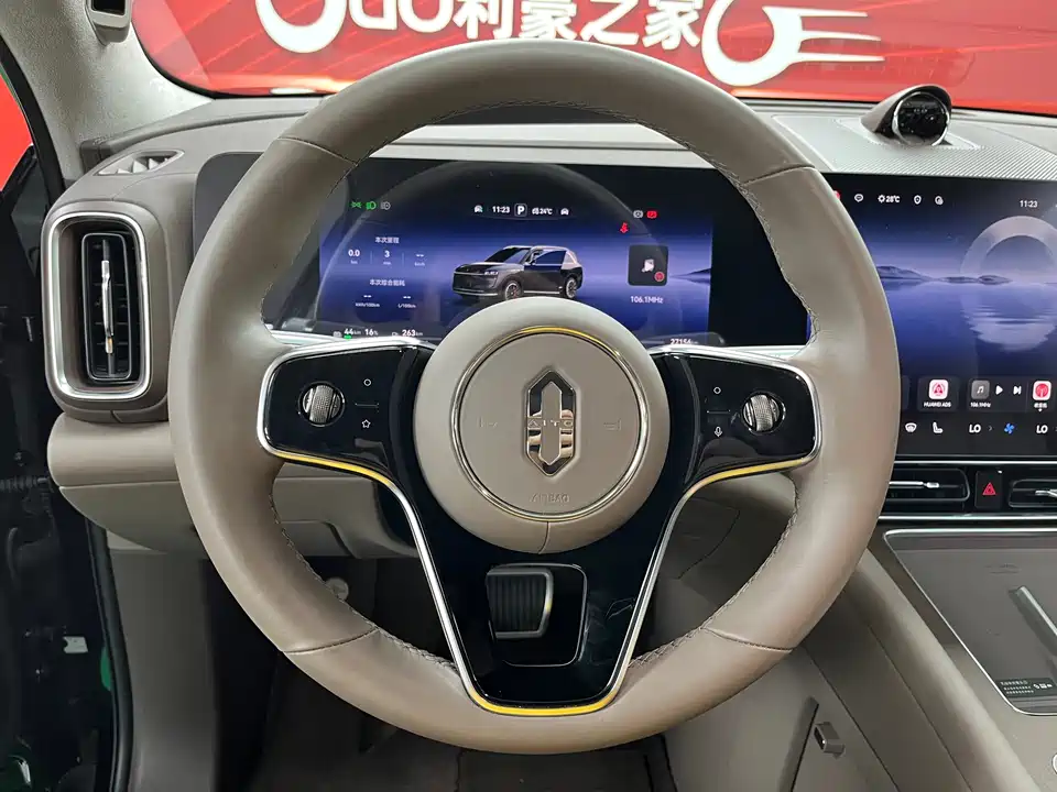 AITO Ask the world M9