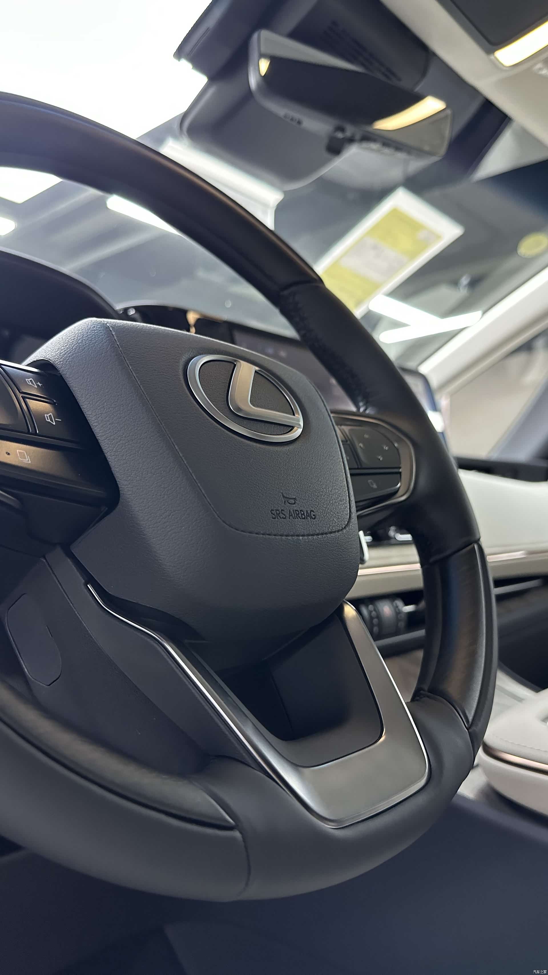 Lexus LM, 2025 11